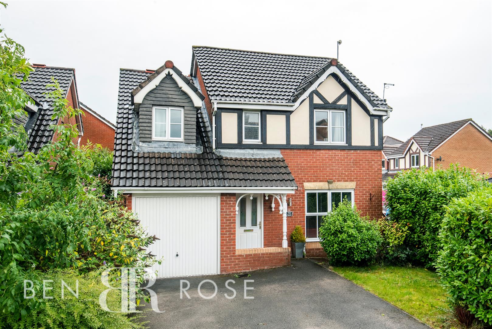 4 bed property in Mile Stone Meadow, Chorley